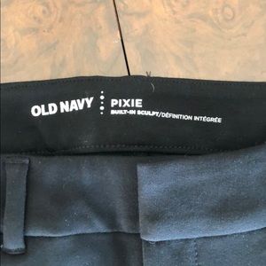Old Navy Pants - Old Navy Built-In Sculpt Pixie Pant 🧚♀️ Old Navy Pants - Old Navy Built-In Sculpt Pixie Pant 🧚♀️